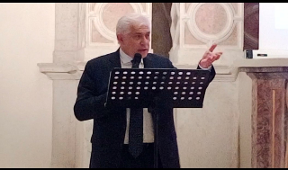 Registri di cordoglio per la morte di Papa Francesco, l’apprezzamento del vescovo Pennacchio alla consegna da parte del prefetto D’Alascio